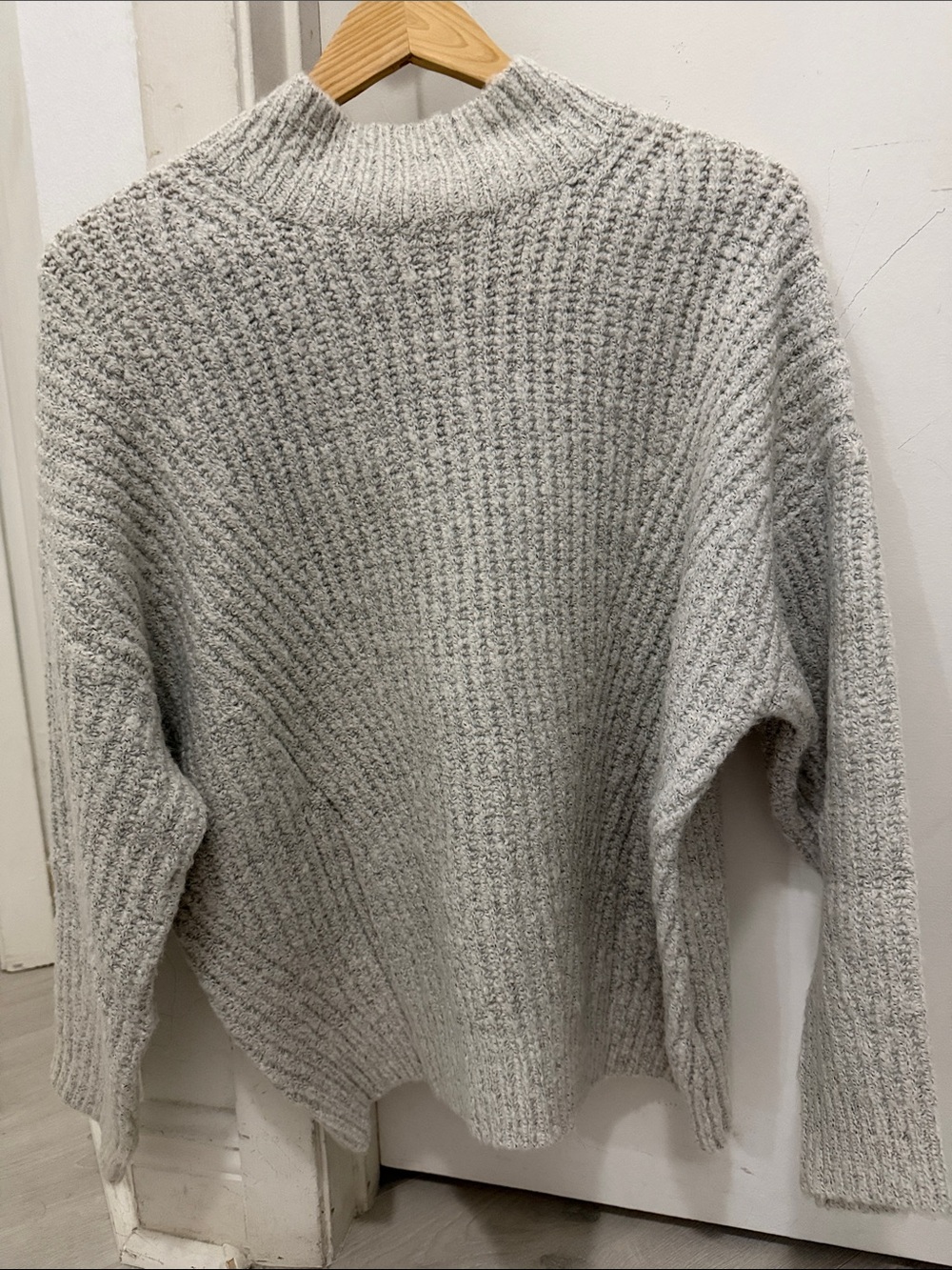 Women’s Gray Soft Sweater Size XS
